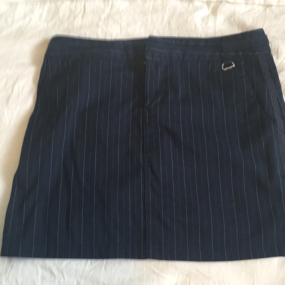 Volcom gals size 3 navy pin stripe mini skirt